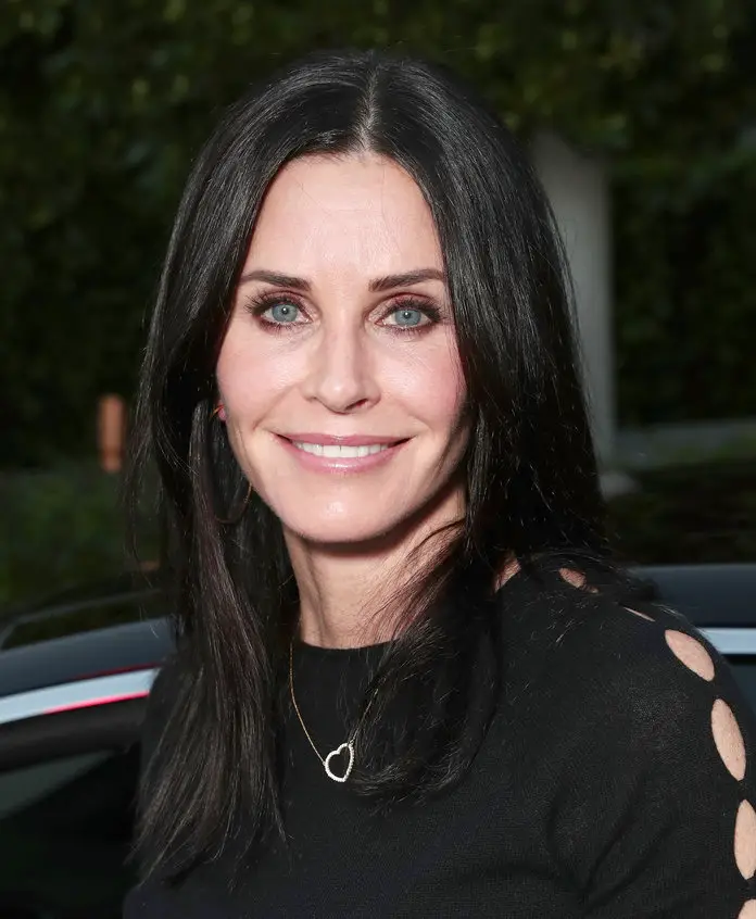 How tall is Courteney Cox?